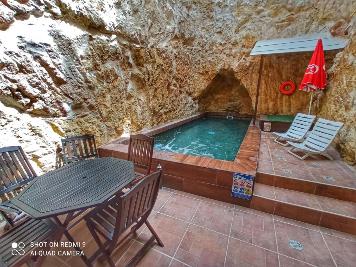 Town House With Private Pool In Village Centre Kalkara Bagian luar foto