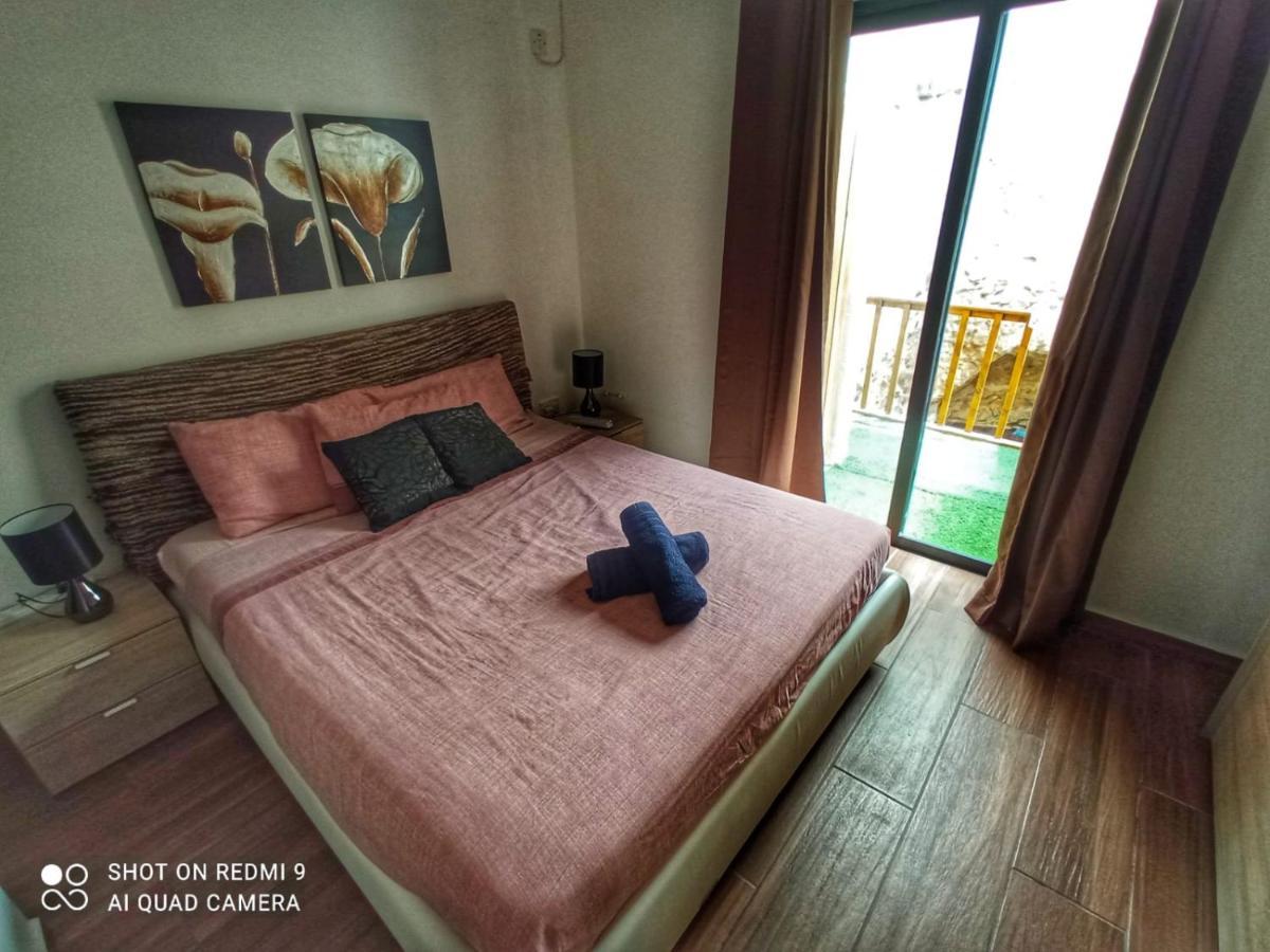 Town House With Private Pool In Village Centre Kalkara Bagian luar foto